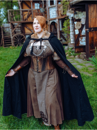 Trollfelsen_Mittelalter_Umhang_Zenta_Schwarz