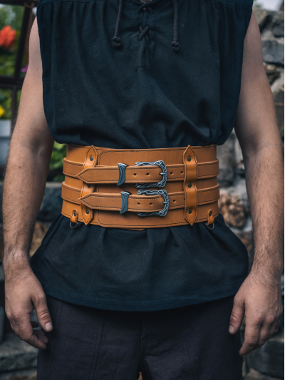 Trollfelsen_Gewandung_Gürtel_Morwen_Rotbraun